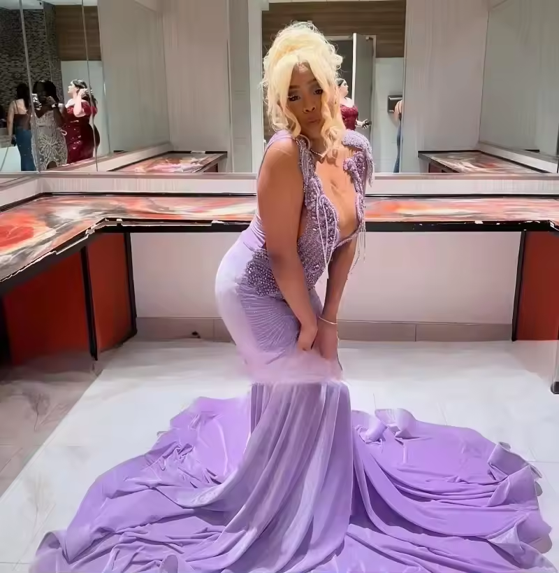 Elegantes vestidos de fiesta lila 2025 para niñas negras con diamantes de imitación de terciopelo, vestido de fiesta sirena largo morado claro, vestidos de noche personalizados