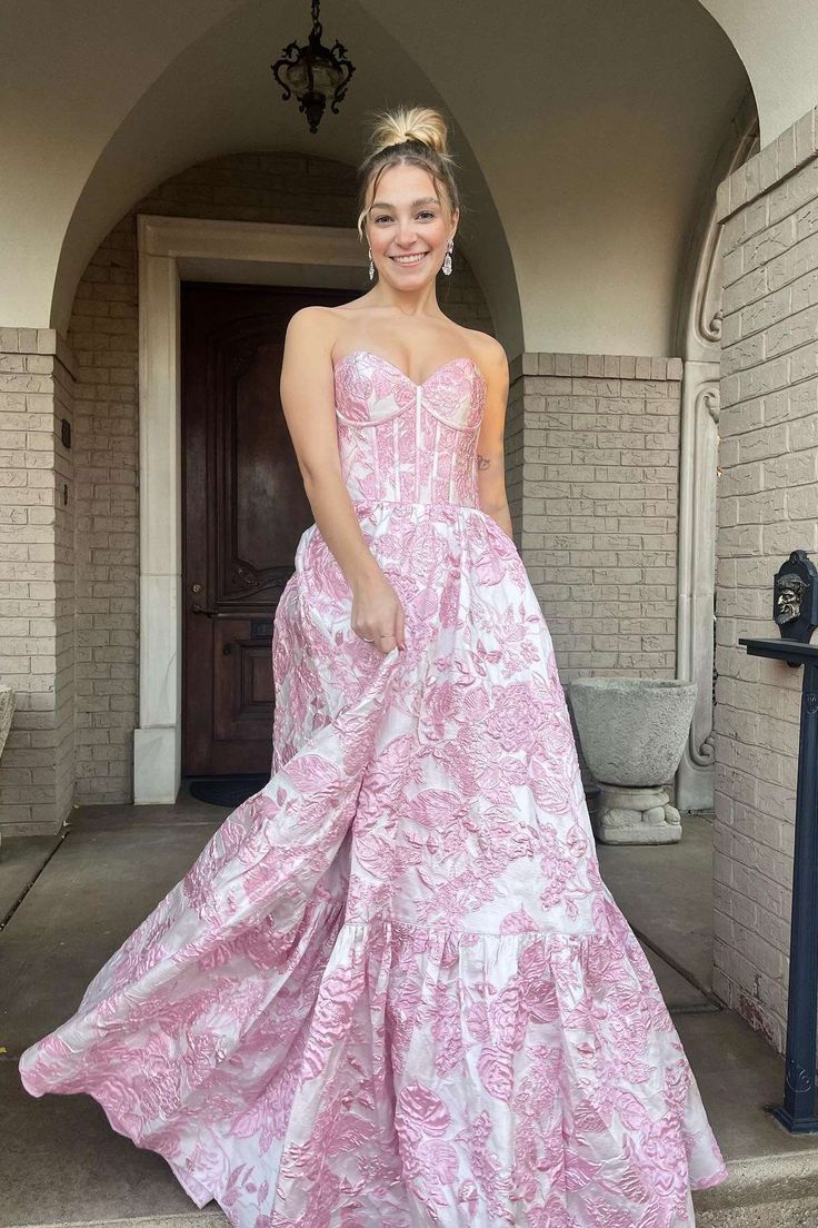 Vestido longo formal sem alças com estampa floral rosa evasê