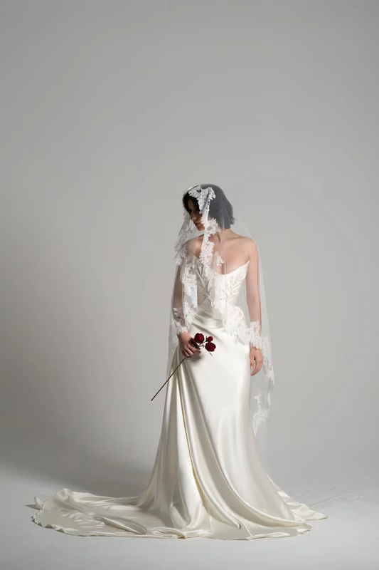 Customized White Cream Draped Satin Dress Waist Tight Corset Floor Standing Train Wedding Dress Bridal