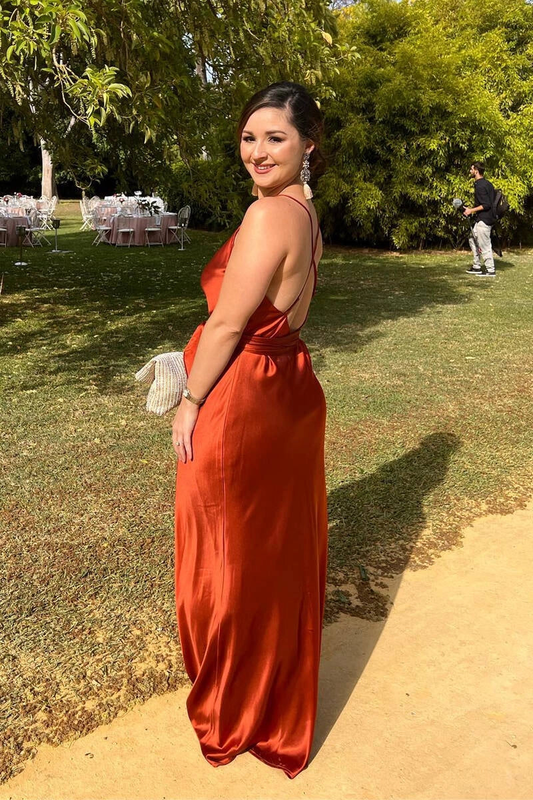 Elegant Fitted V-Neck Sleeveless Crisscross Back Floor Length Prom Dress