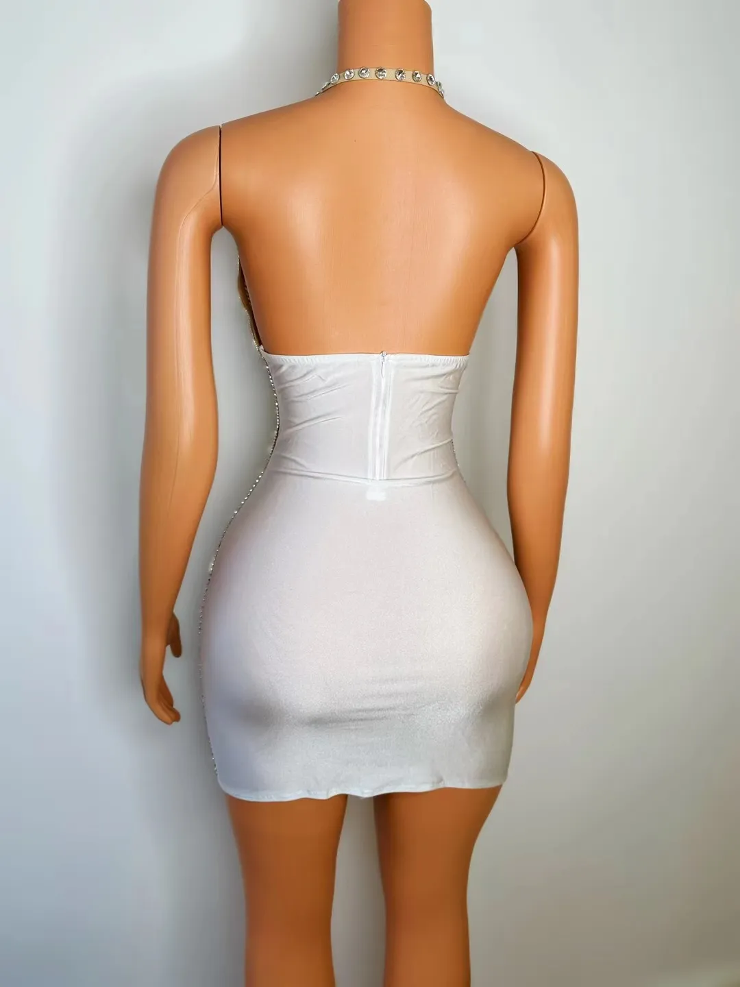 Vestido corto con escote en V y espalda descubierta, con brillantes y cadenas de diamantes de imitación, ideal para fiestas de cumpleaños, disfraces de celebridades, discotecas, espectáculos y escenarios.