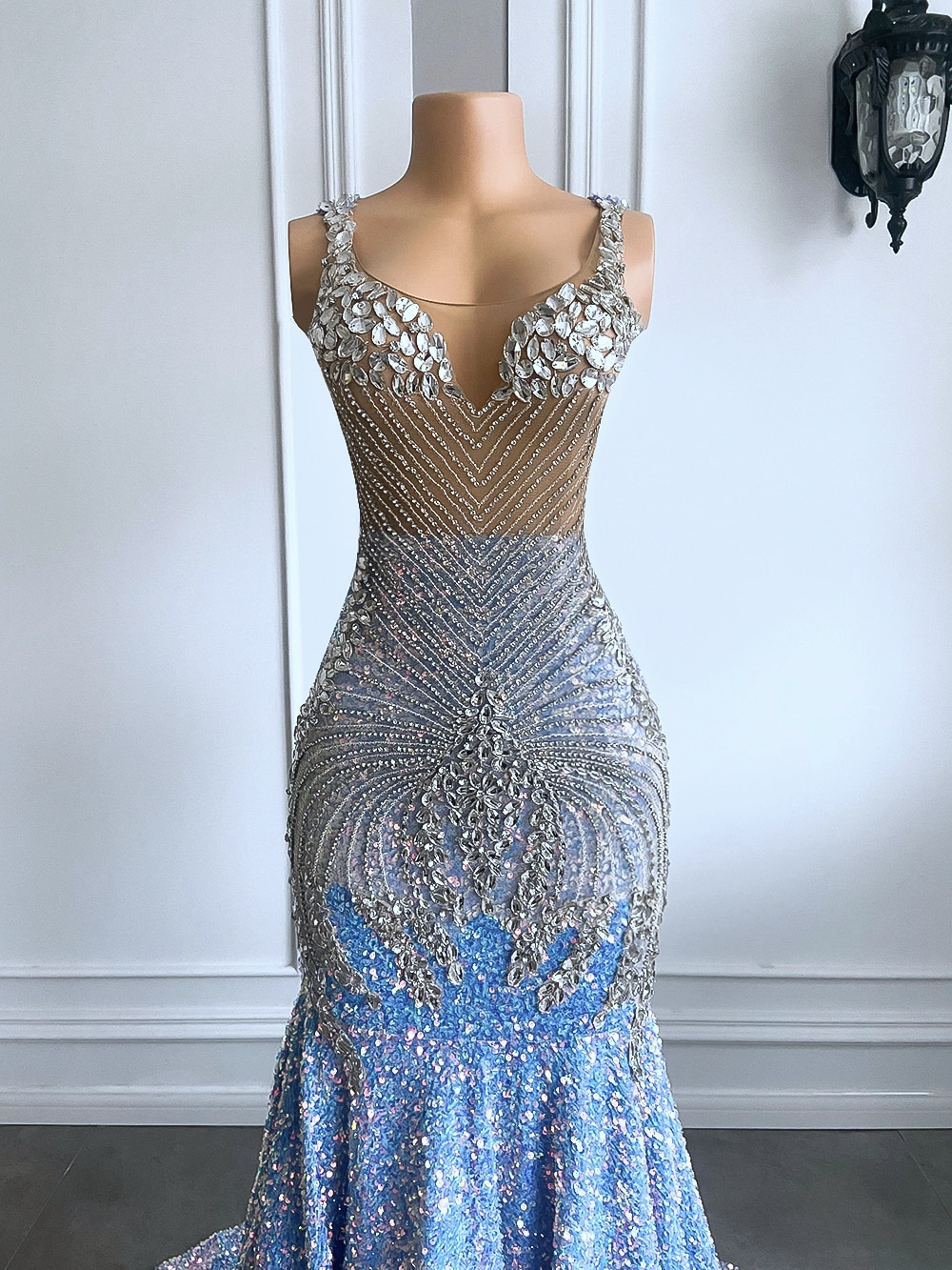 فساتين حفلات موسيقية طويلة فاخرة بتصميم حورية البحر مع كريستالات فضية وأزرق فاتح وأسود للفتيات