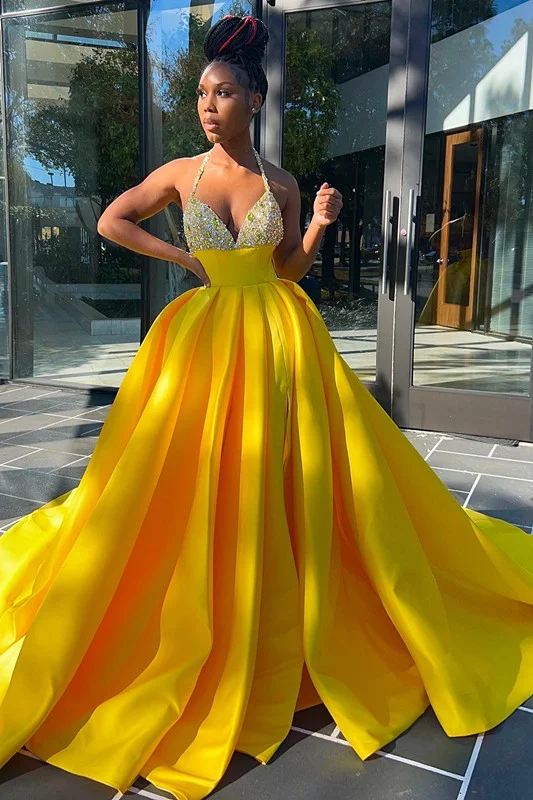 Vestido de festa glamouroso com lantejoulas amarelas, decote em V, linha A, sem mangas e fenda