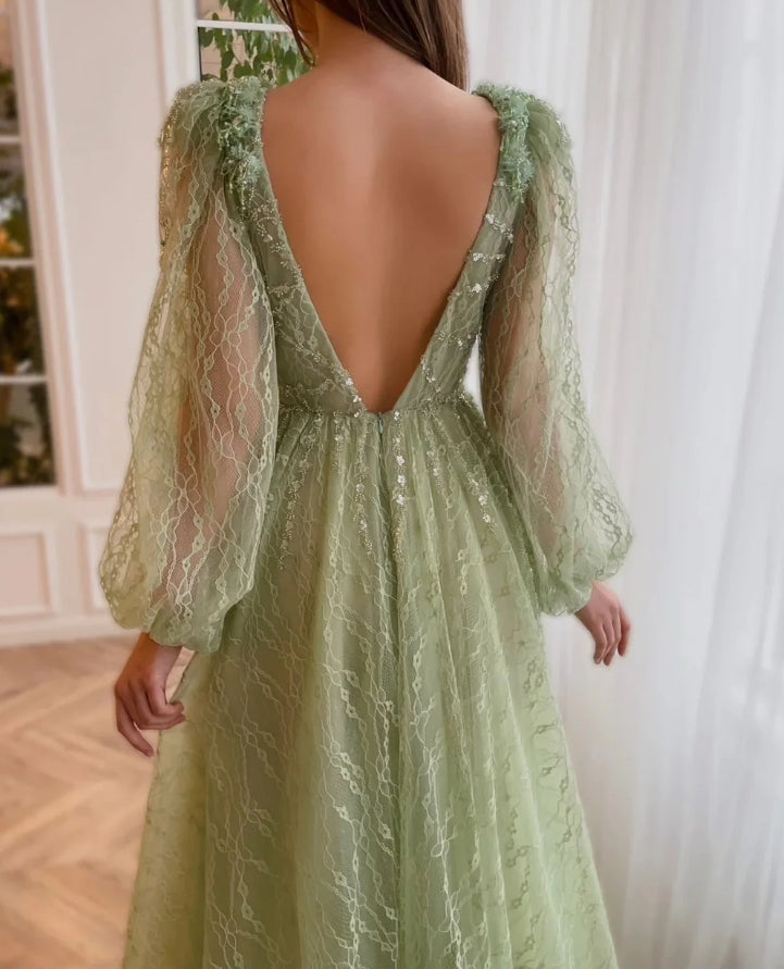 فستان سهرة طويل الأكمام مزين بالترتر وفتحة رقبة على شكل حرف V وتصميم بوهيمي أنيق من Vestidos De Novia 