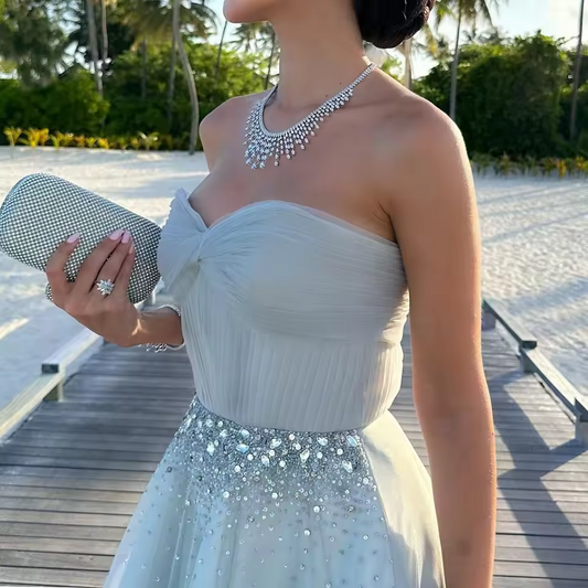 Vestido de noche personalizado de Arabia Saudita, exquisito vestido de fiesta de tul escalonado con cristales brillantes, cola larga y cremallera en la espalda.