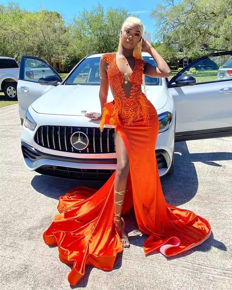 Robe de bal de luxe orange diamant pour femmes, robe de soirée d'anniversaire sexy fendue avec perles et plumes