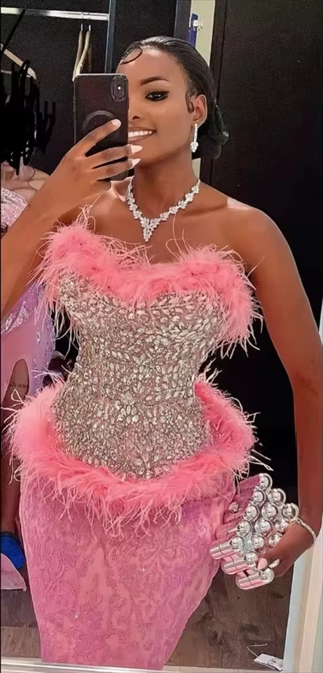 Vestidos de baile rosa elegantes 2025, penas de cristal, lantejoulas, sereia, vestidos de festa de aniversário, sem alças, vestidos de festa personalizados