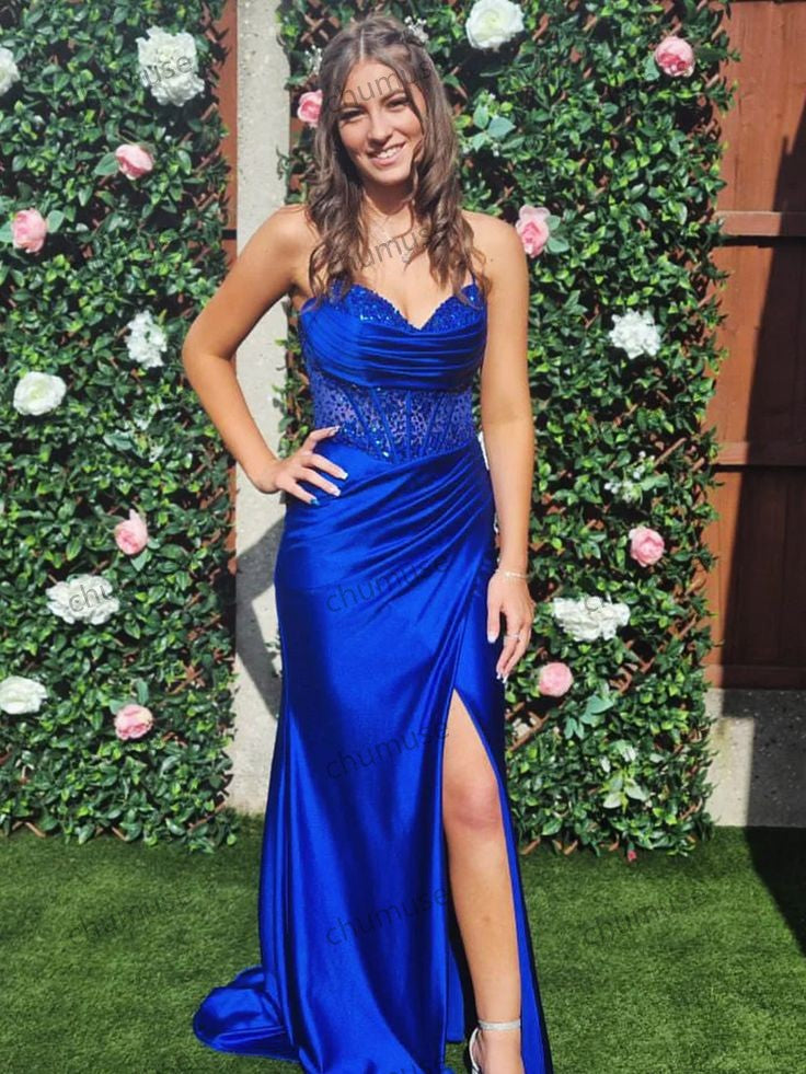 Vestido longo de festa sereia rosa com decote ombro a ombro transparente e strass com fenda
