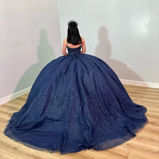 فساتين كوينسينيرا زرقاء داكنة لامعة، فساتين سهرة رسمية فاخرة على شكل قلب، مزينة بالخرز والكريستال، مناسبة لحفلات الزفاف من عمر 15 عامًا