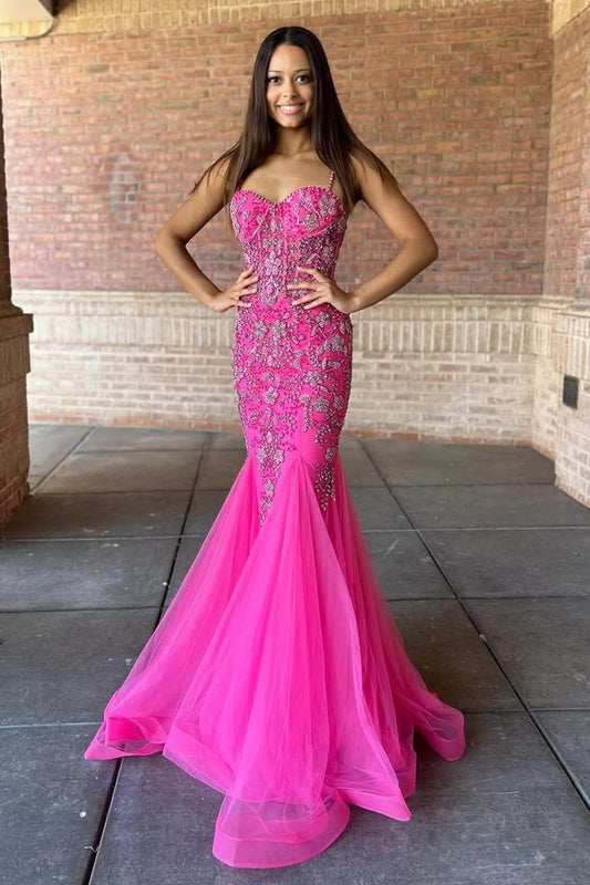 Vestido longo trompete com alças finas e contas rosa