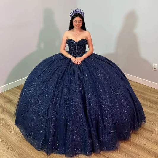 فساتين كوينسينيرا زرقاء داكنة لامعة، فساتين سهرة رسمية فاخرة على شكل قلب، مزينة بالخرز والكريستال، مناسبة لحفلات الزفاف من عمر 15 عامًا