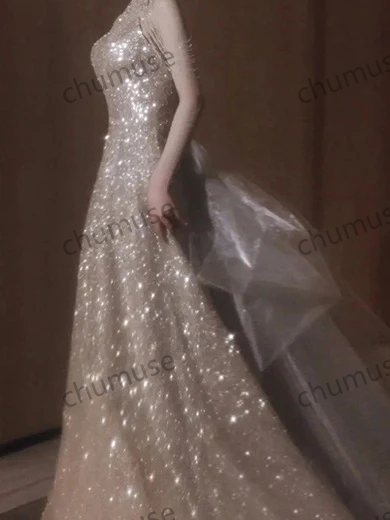 Robe de bal en forme de A, sans manches, à paillettes et col doré