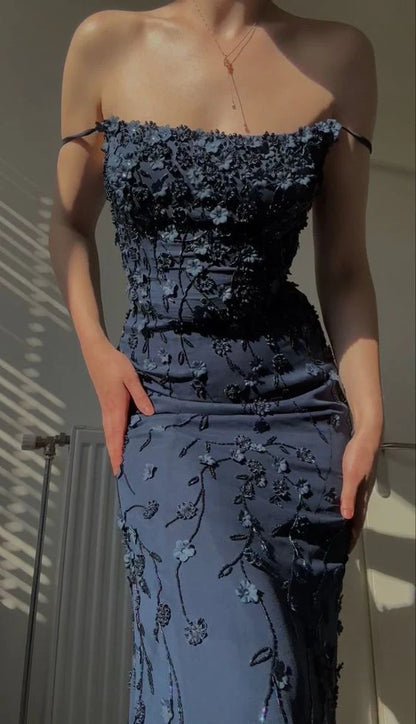 Robe de bal longue moulante bleu foncé à fleurs style sirène
