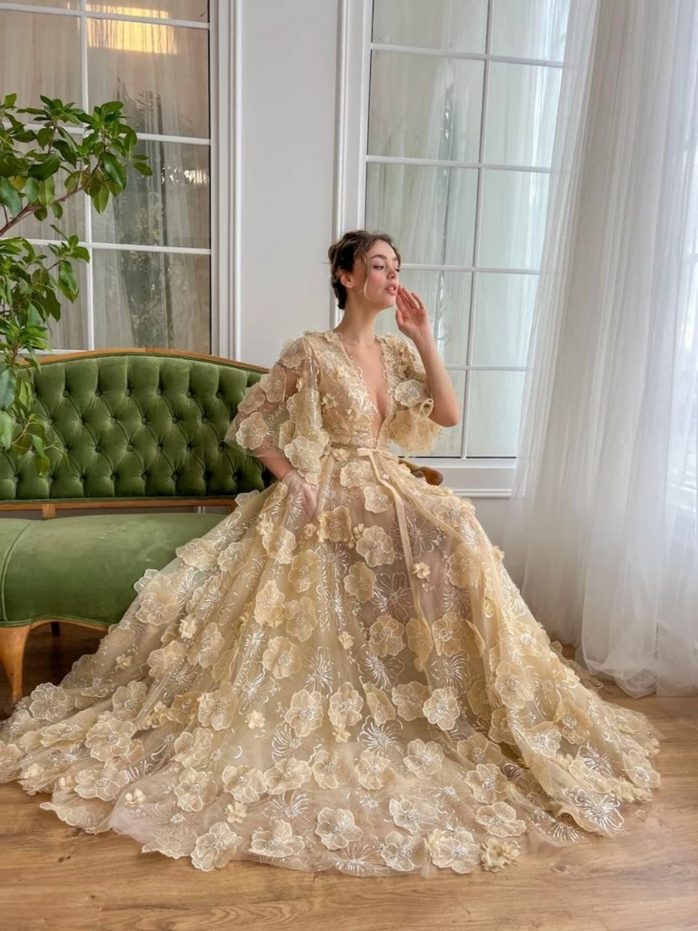 Floral Appliqués V Neck Prom Dress Shiny Evening Dresses Cocktail A-line Special Occasions Customized Women Party Gown