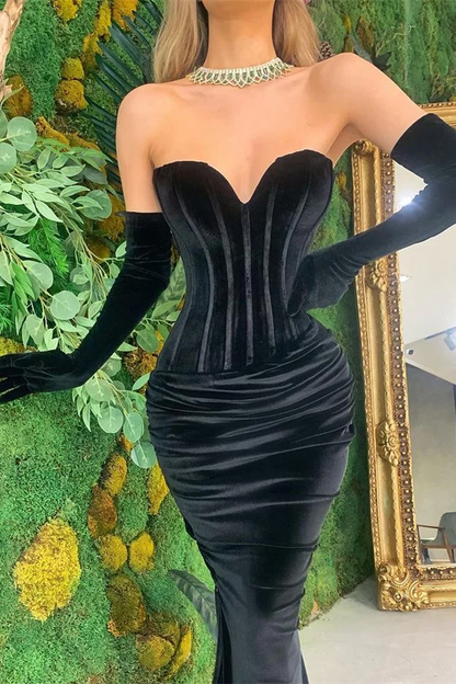 Vestido de fiesta de sirena con escote corazón negro de terciopelo con guantes