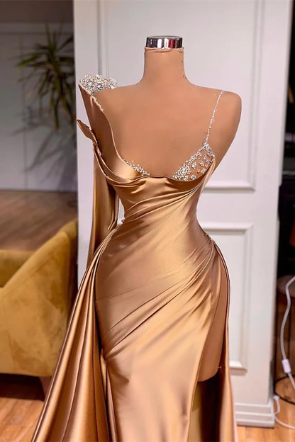 VESTIDO DE FORMATURA SEREMA, MANGAS COMPRIDAS, UM OMBRO, COM RASGÃO E CONTAS