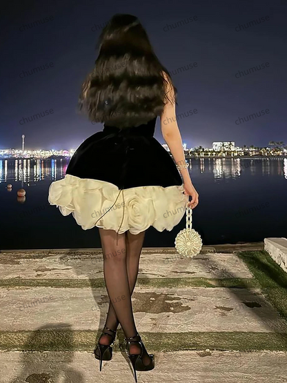 فساتين قصيرة بدون حمالات على شكل حرف A وفساتين كوكتيل