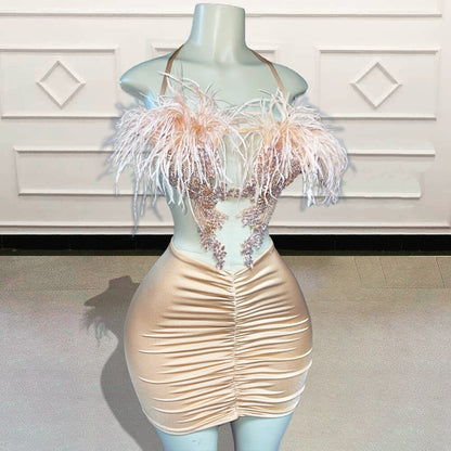 Robe de bal courte et sexy transparente pour fête d'anniversaire, luxueuse robe de cocktail en velours avec plumes et diamants, sur mesure