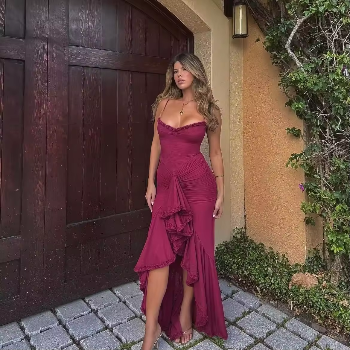 Nouveautés Robe moulante à bretelles spaghetti Robe longue froncée tendance pour femmes