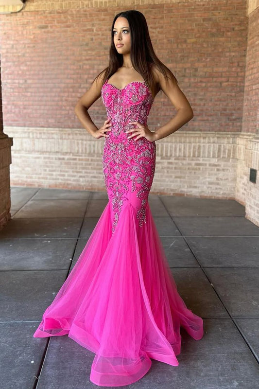Vestido longo trompete com alças finas e contas rosa