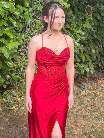 Vestido longo de festa sereia rosa com decote ombro a ombro transparente e strass com fenda