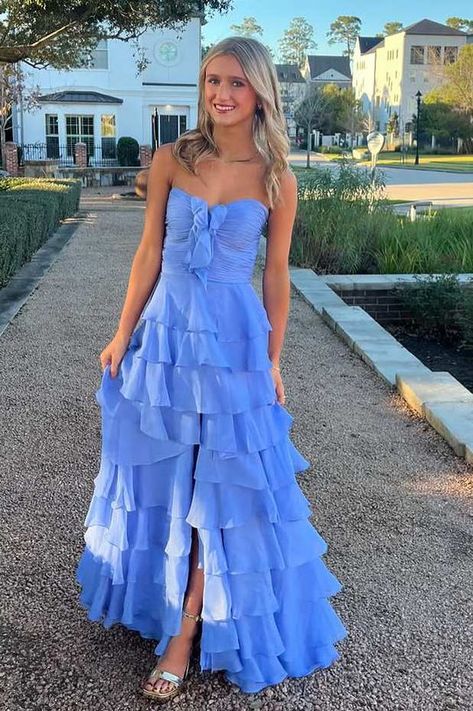 Vestido de fiesta formal de gasa rosa sin tirantes, corte A, capas, abertura lateral