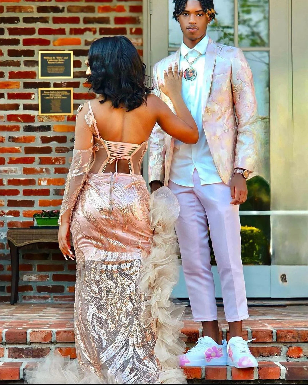 Superbe robe de bal sirène rose longue à une épaule et manches longues avec fente