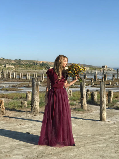 فستان حفلة موسيقية طويل باللون العنابي، فستان زفاف من التول، فستان سهرة رسمي، فستان ماكسي لا متناهي، فستان حفل تخرج، فستان وصيفة العروس