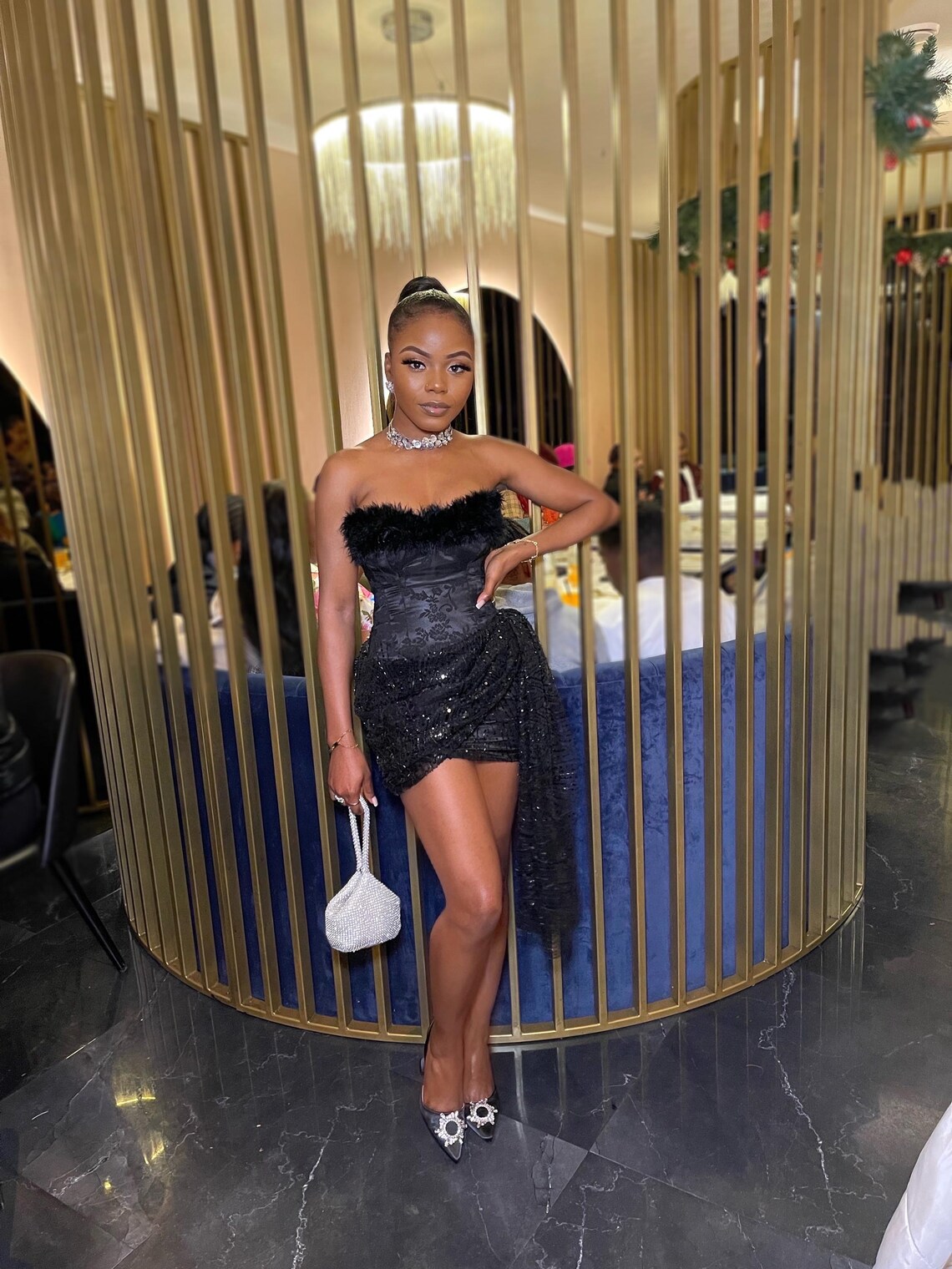 Petite robe de soirée noire pour anniversaires, dîners, réceptions