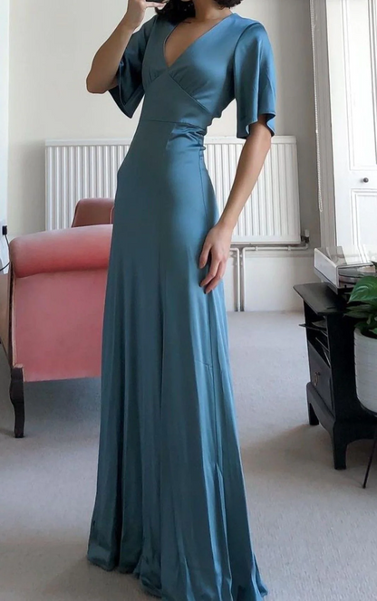 Vestido de festa longo com decote em V e corte A