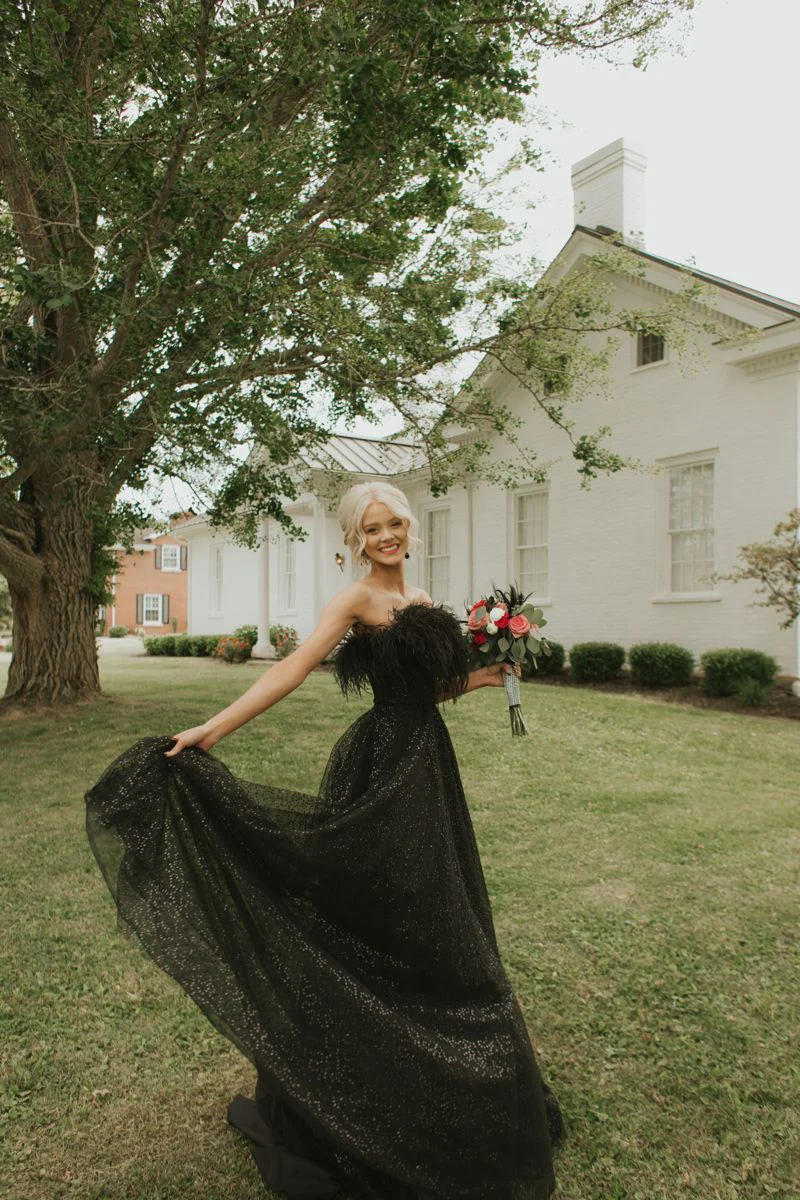Vestidos de baile com penas e ombros de fora, vestidos formais de sereia, vestidos de noite
