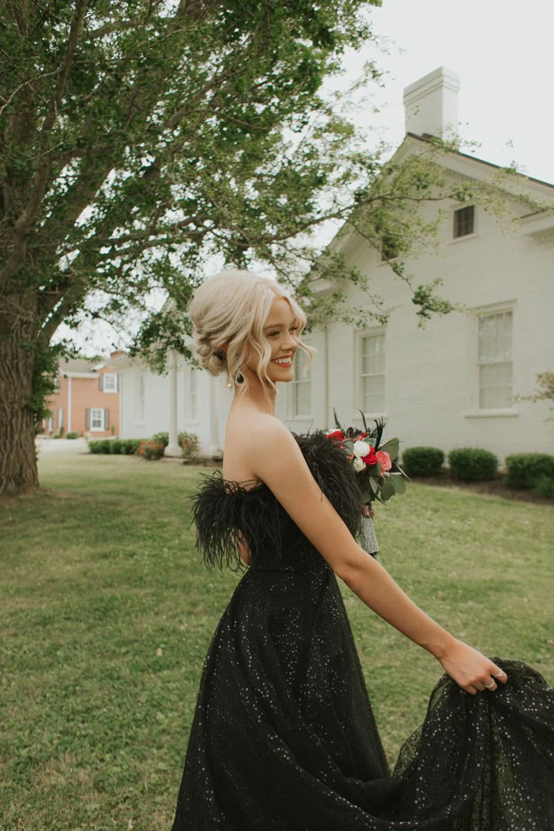 Vestidos de baile com penas e ombros de fora, vestidos formais de sereia, vestidos de noite