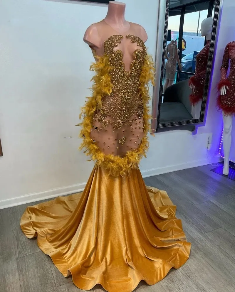 Sparkly Gold Velvet Mermaid Prom Dresses For Black Girls 2023 Sheer O-neck Luxury Beaded Feathers Birthday Party Gowns