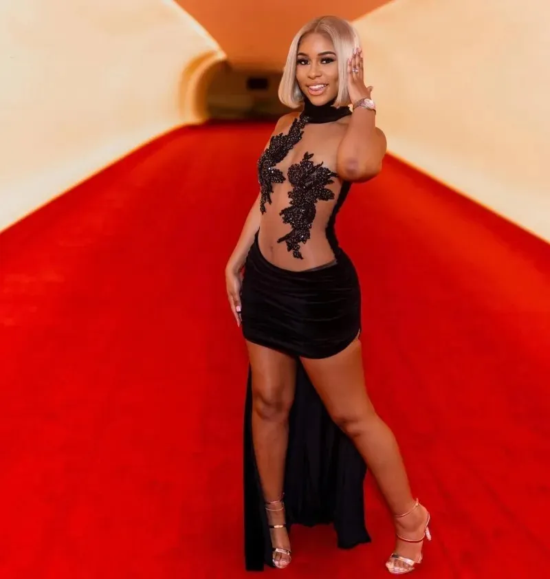 Novos vestidos de baile de veludo preto com mangas compridas, decote transparente sexy, com contas, formal, para ocasiões noturnas no tapete vermelho 