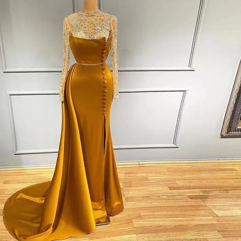 Elegantes vestidos de noite de cetim dourado com fenda lateral, sereia, gola alta, mangas compridas com contas, cauda longa, vestidos para ocasiões especiais