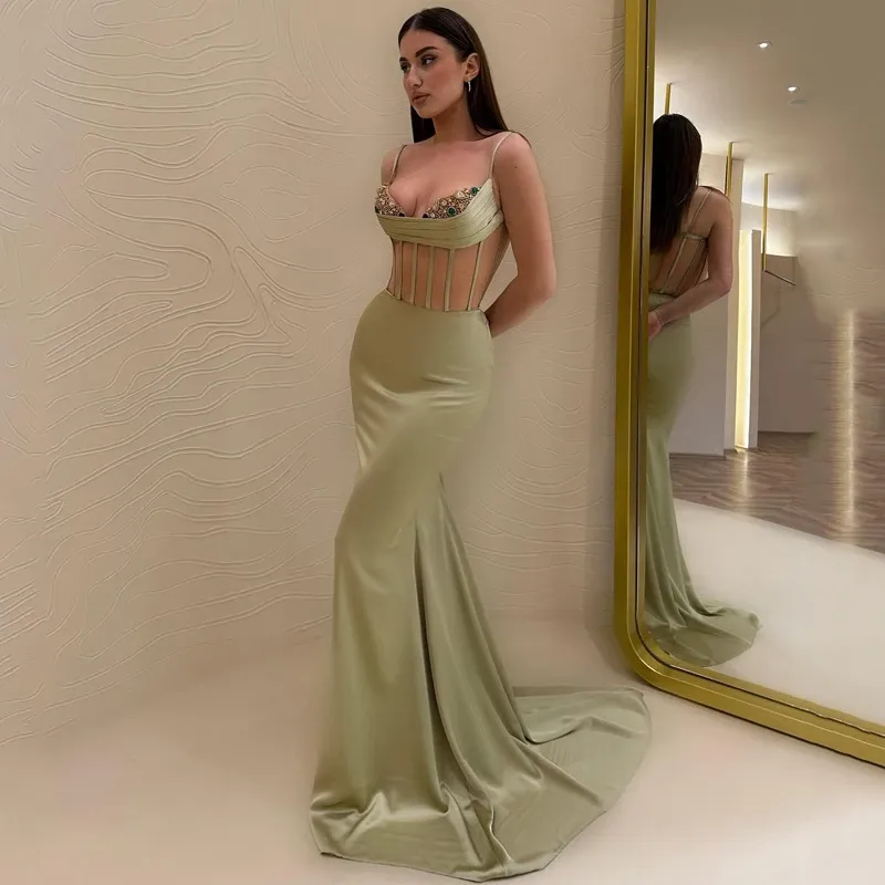 Charmante robe de soirée sirène vert clair à bretelles spaghetti en satin et dos nu