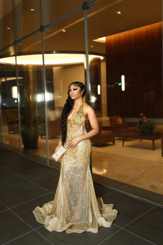 Vestido de noche de sirena con lentejuelas y cuentas doradas