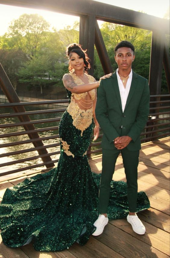 Sparkly Dark Green Mermaid Prom Dresses 2024 For Black Girls Golden Lace Appliques Beads Sequins Plus Size Evening Party Gown
